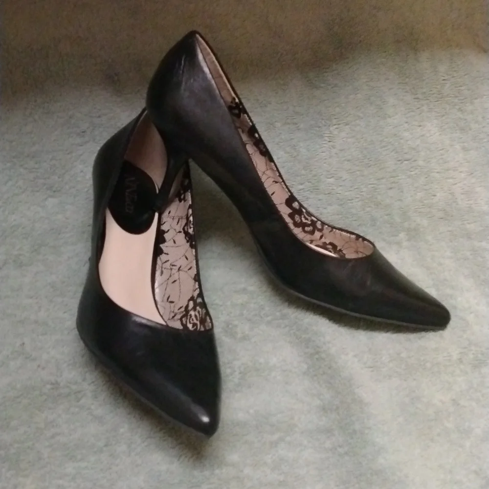 Nine & Company Leather Pumps size 9.5